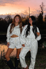 Load image into Gallery viewer, Bayou Zip Up Pullover Jacket - Camo
