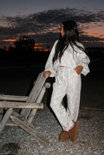 Load image into Gallery viewer, Bayou Sweatpants - Camo
